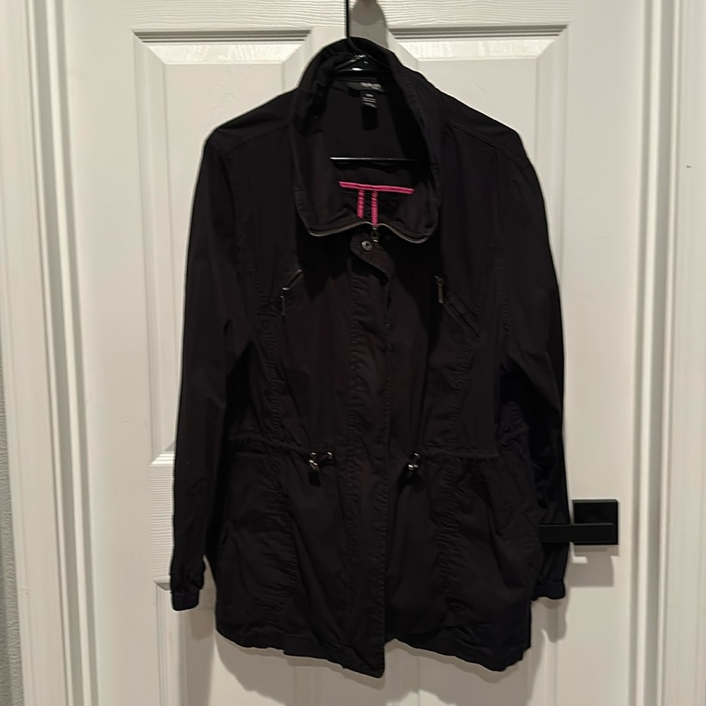 Thin jacket.  No longing. Great for fall/soring.